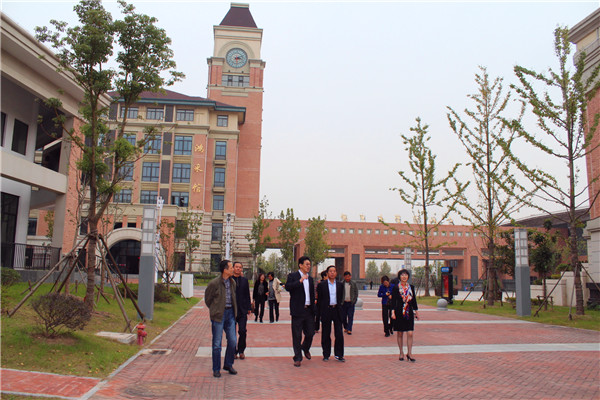 合肥市政协领导调研合肥七中新校(图2)