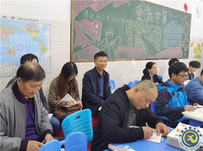 听课老师们.jpg 听课老师们.jpg