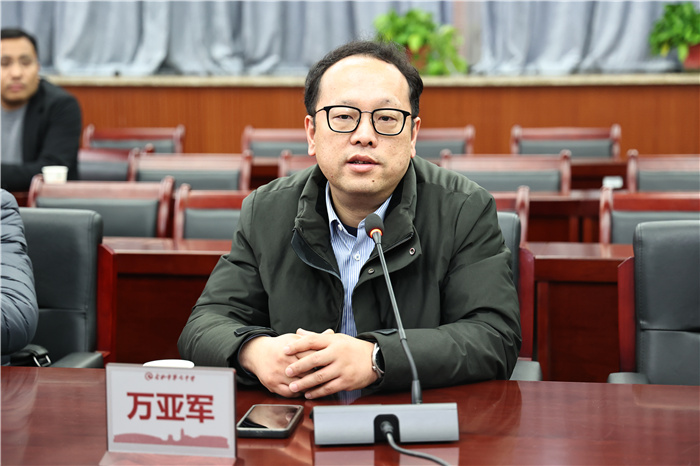 南昌市教育局一行莅临合肥七中调研交流(图4) 南昌市教育局一行莅临合肥七中调研交流(图4)