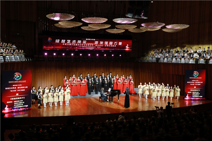 合肥七中一帆合唱团引吭高歌拉开合肥市第十五届中小学文化艺术节合唱专场展演的序幕(图2) 合肥七中一帆合唱团引吭高歌拉开合肥市第十五届中小学文化艺术节合唱专场展演的序幕(图2)