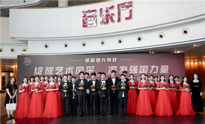 合肥七中一帆合唱团引吭高歌拉开合肥市第十五届中小学文化艺术节合唱专场展演的序幕(图1) 合肥七中一帆合唱团引吭高歌拉开合肥市第十五届中小学文化艺术节合唱专场展演的序幕(图1)