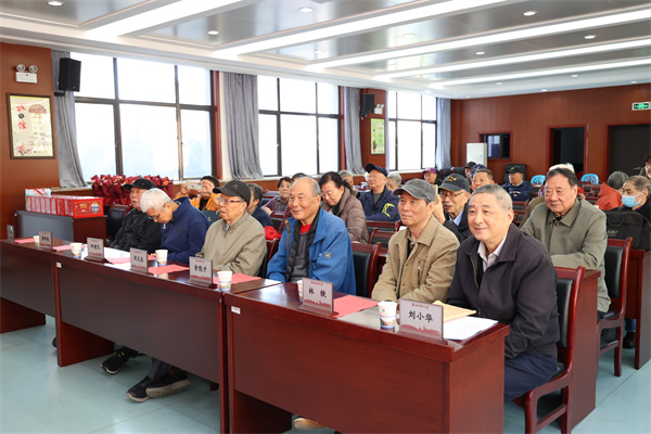 合肥七中为退休寿星老教师暖心庆生(图4) 合肥七中为退休寿星老教师暖心庆生(图4)