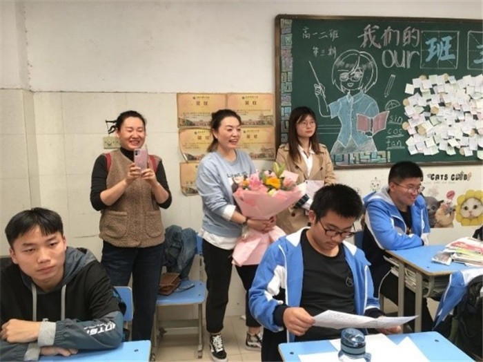 致敬梦想引路人，高一年级在行动(图3)