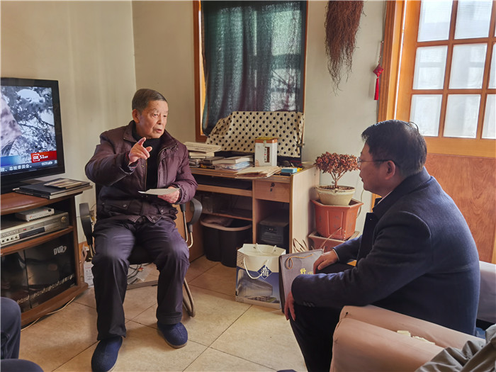 邓宗国率领校党委领导班子成员慰问看望部分老同志(图3)