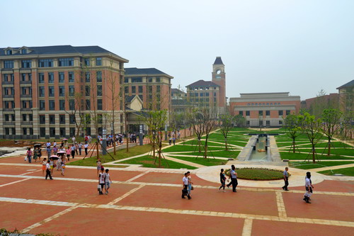 《合肥日报》探访合肥七中新校区（下）(图2)