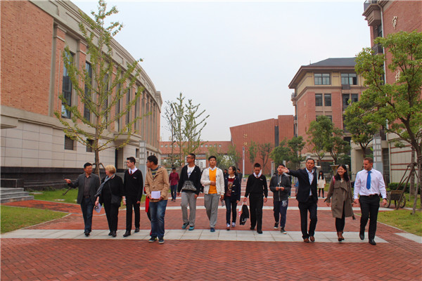 英国牛津郡胜利中学师生代表团考察合肥七中(图1)