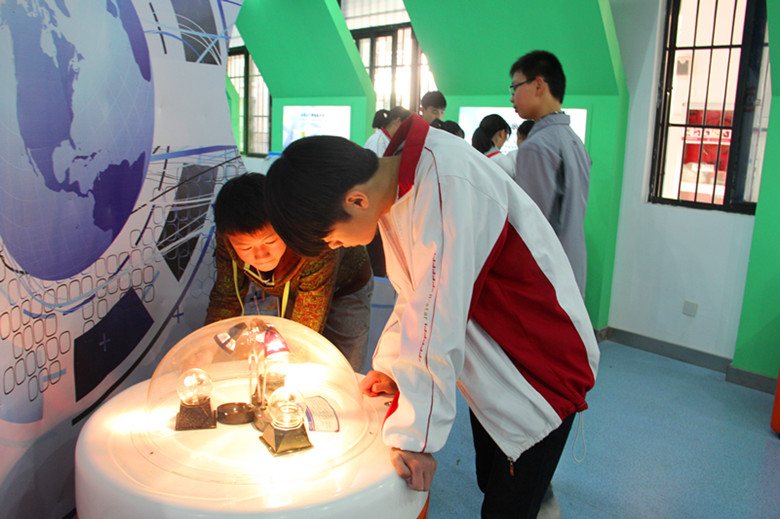 梦园中学师生再赴七中参观交流(图3)