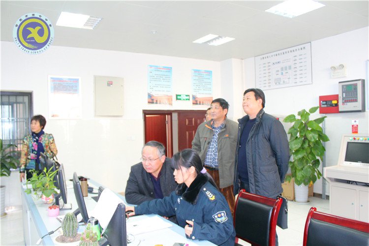 市局领导调研学校教育信息化建设(图1)