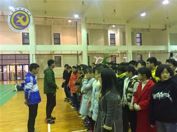 体验篮球魅力   重视全面发展(图1)