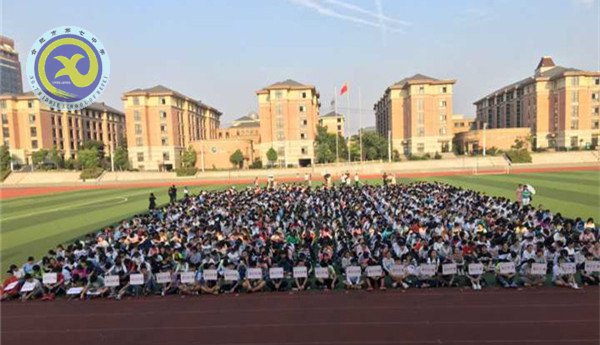 高三动员鼓士气 题名金榜日可待(图2)