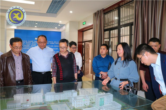 芬芳四月 大美七中(图1)