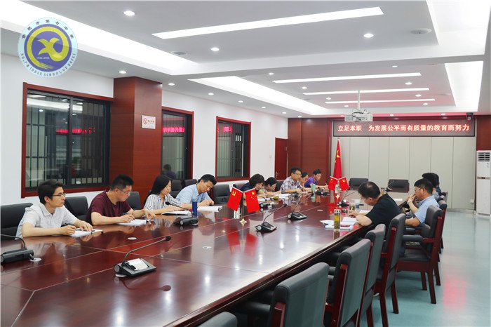 合肥七中召开2018年第四次党委中心组学习扩大会议(图2)