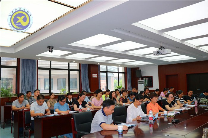 欧洲杯预测竞猜交流平台年级召开家长委员会会议(图8)
