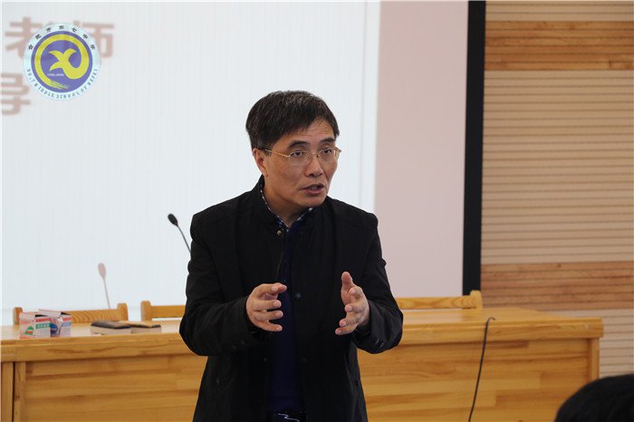 同课异构共唱英雄悲歌 名师讲座细谈长课短教(图8)