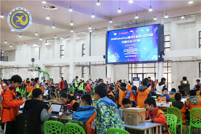 机器人角逐世界杯 青少年展示大风采(图8)