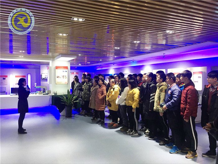 合肥七中高一同学参观科大青创中心(图1)