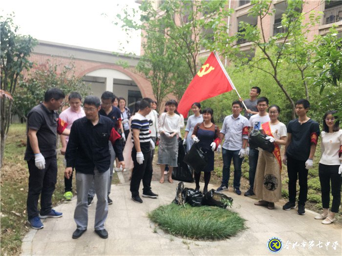 党员奉献展风采  志愿服务美校园(图1)