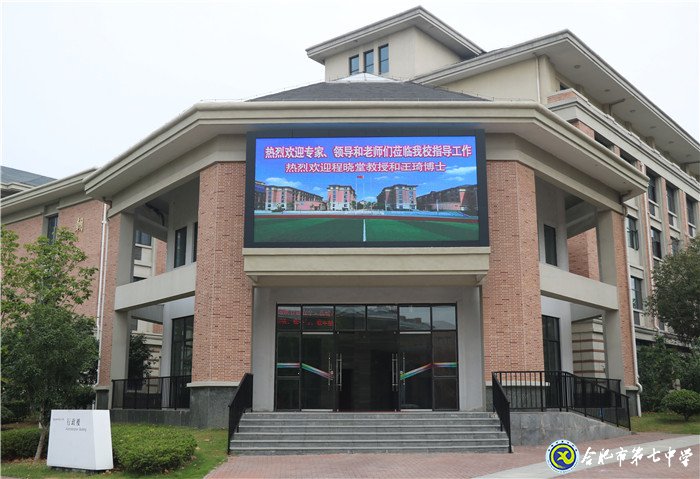 更新理念明论文写作 齐聚一堂研教材教改(图1)