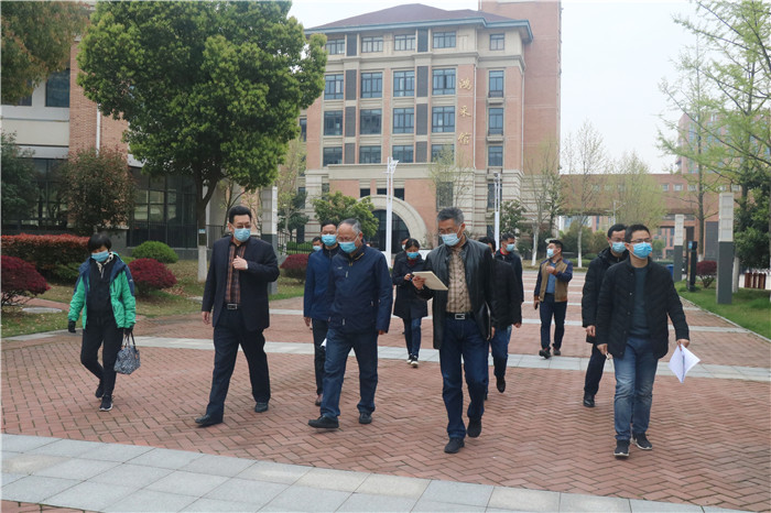 市教育局检查验收开学复课准备工作(图1)