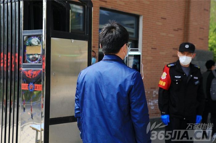 万家热线:千余名学子将这样报到、上课 直击合肥七中“开学”演练现场(图2)