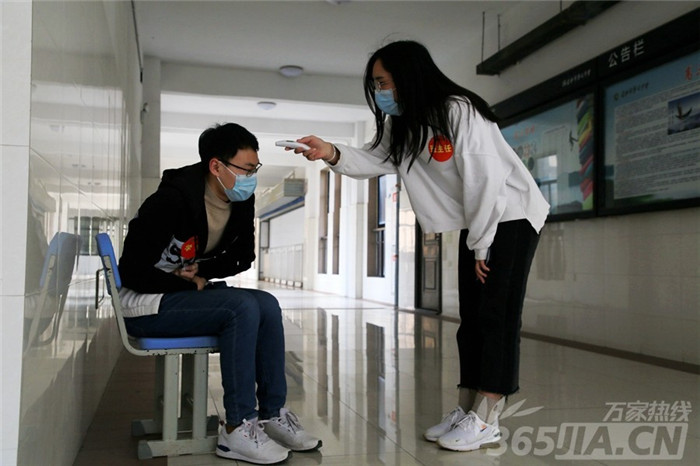 万家热线:千余名学子将这样报到、上课 直击合肥七中“开学”演练现场(图8)