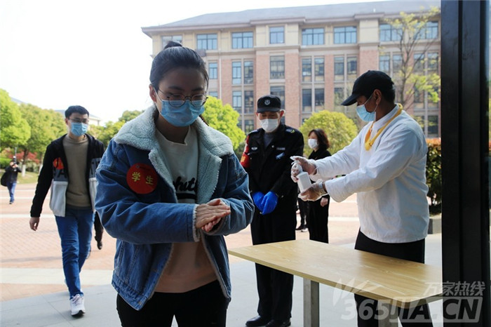 万家热线:千余名学子将这样报到、上课 直击合肥七中“开学”演练现场(图10)