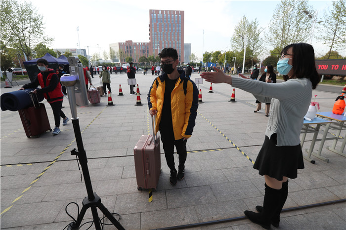 共赴春天的约会 追逐夏天的梦想(图2)