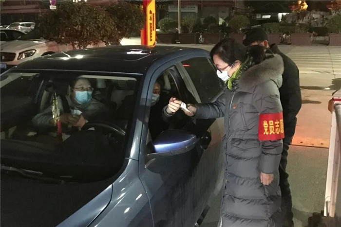 众志成城抗疫情 志愿服务暖人心(图2)