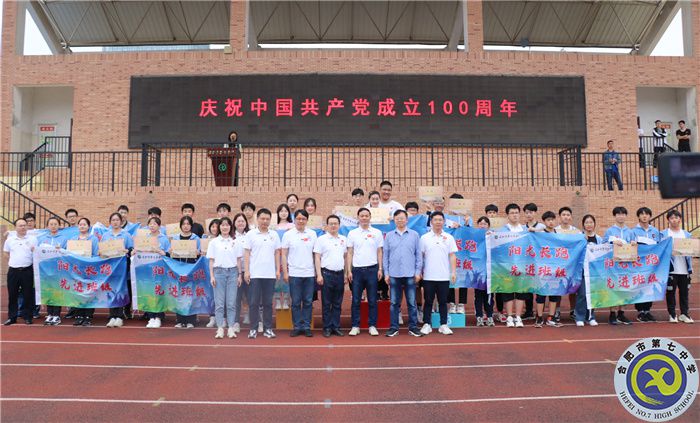 高一获奖合影.jpg 高一获奖合影.jpg