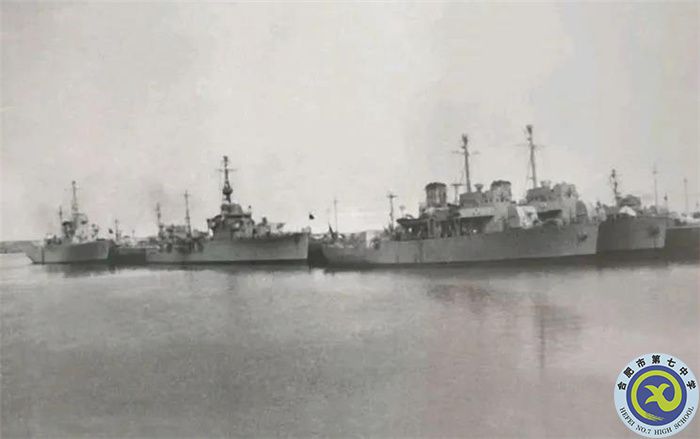 △人民解放军海军成立之初,当时只有少量国民党军遗弃的舰船,还有接收爱国将领官兵起义驶回的兵舰.jpg △人民解放军海军成立之初,当时只有少量国民党军遗弃的舰船,还有接收爱国将领官兵起义驶回的兵舰.jpg