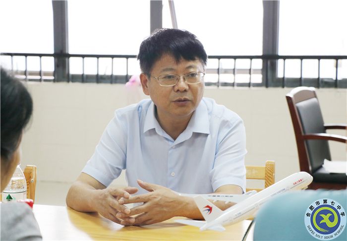 邓校讲话.jpg 邓校讲话.jpg