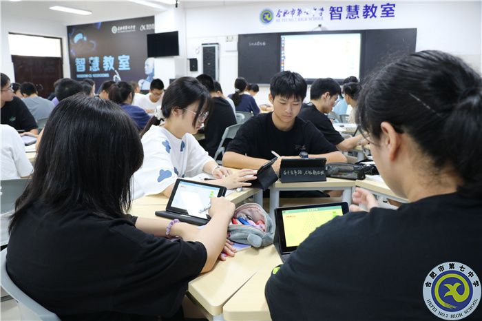 教育部基础教育司司长吕玉刚一行调研合肥七中(图9) 教育部基础教育司司长吕玉刚一行调研合肥七中(图9)