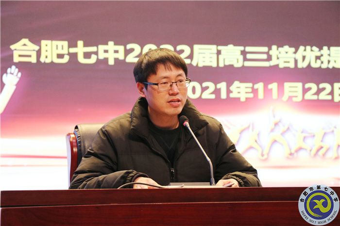 教师代表.jpg 教师代表.jpg