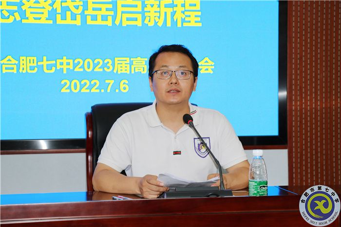 张校.jpg 张校.jpg