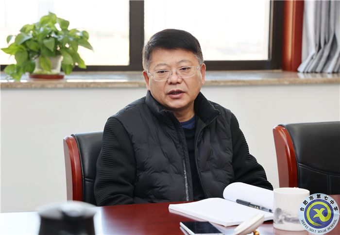 邓宗国校张讲话.jpg 邓宗国校张讲话.jpg