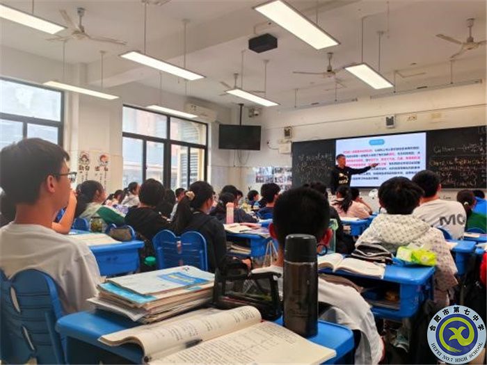 合肥七中高一年级“青蓝工程”成果汇报系列报道(九)(图5) 合肥七中高一年级“青蓝工程”成果汇报系列报道(九)(图5)