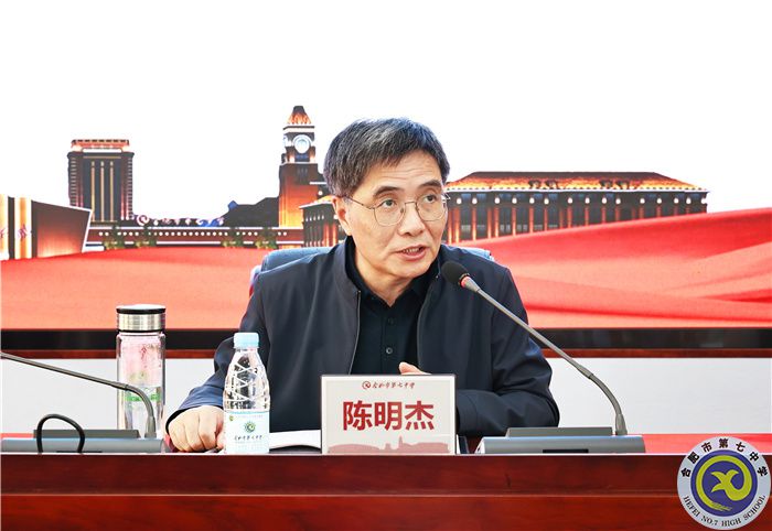 陈明杰.jpg 陈明杰.jpg