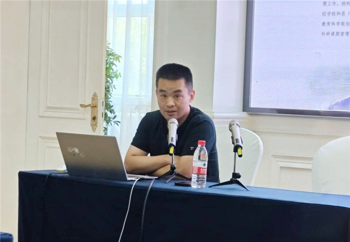 刘陈.jpg 刘陈.jpg