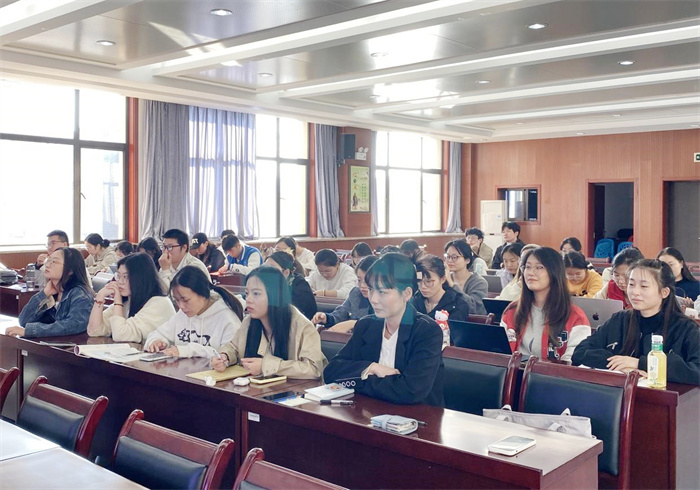 合肥七中召开实习生中期交流汇报会(图5) 合肥七中召开实习生中期交流汇报会(图5)