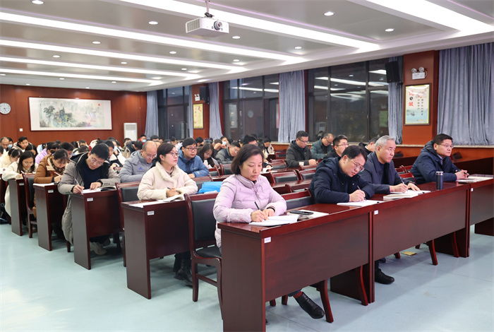 党委书记上党课:学习贯彻二十届三中全会精神,深化教育综合改革(图2) 党委书记上党课:学习贯彻二十届三中全会精神,深化教育综合改革(图2)