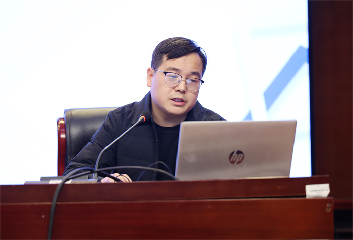 范健.jpg 范健.jpg