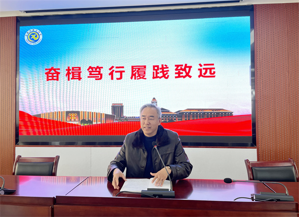 梁校长.jpg 梁校长.jpg