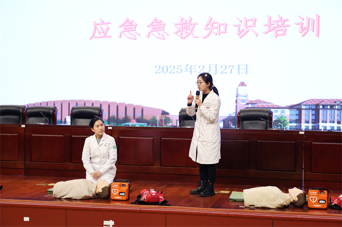 合肥七中开展春季传染病防治暨应急救护专题培训(图4) 合肥七中开展春季传染病防治暨应急救护专题培训(图4)