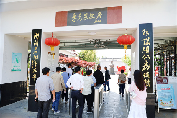 合肥七中行政党支部开展主题党日活动(图2) 合肥七中行政党支部开展主题党日活动(图2)