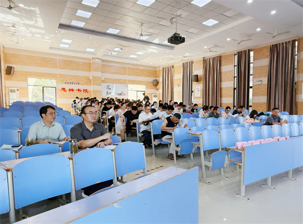 合肥七中高三年级召开新学期全体教师会(图1)