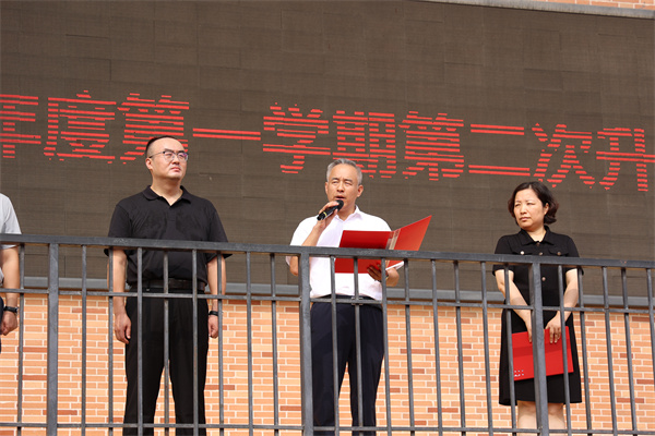 国旗下,暖流涌动!合肥七中隆重表彰身边榜样(图4) 国旗下,暖流涌动!合肥七中隆重表彰身边榜样(图4)