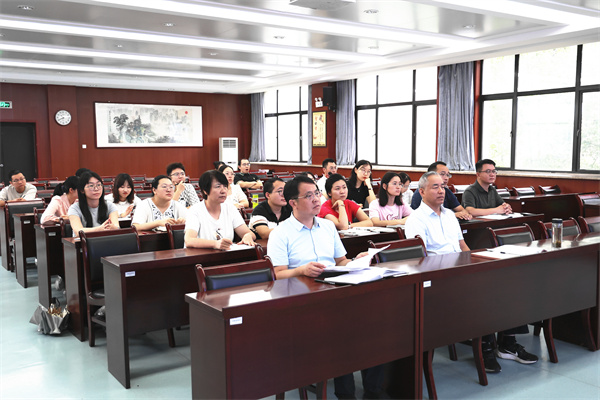 与会人员.jpg 与会人员.jpg