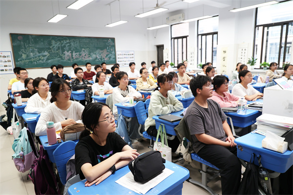 合肥七中“王庆平班”成功举办“学习王庆平烈士精神”主题班会(图2)