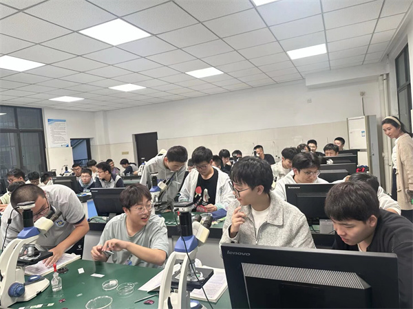 细胞里的 “实践课堂”—— 数码显微镜开高清视角 学子实操探细胞奥秘(图3) 细胞里的 “实践课堂”—— 数码显微镜开高清视角 学子实操探细胞奥秘(图3)