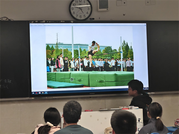 运动会总结表彰主题班会温情落幕——比金牌更闪耀的，是那颗为集体而战的心(图1)